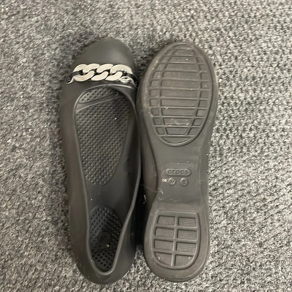 CROCS Gianna Black Chain Link Flats Slip On Comfy Size 8 Gorpcore Casual Career - Picture 3 of 4